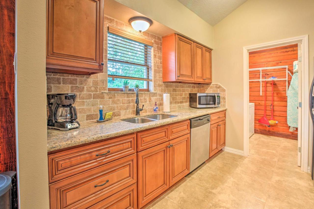 Spacious Kemah Clear Lake Home With Porch And Fire Pit Exterior foto
